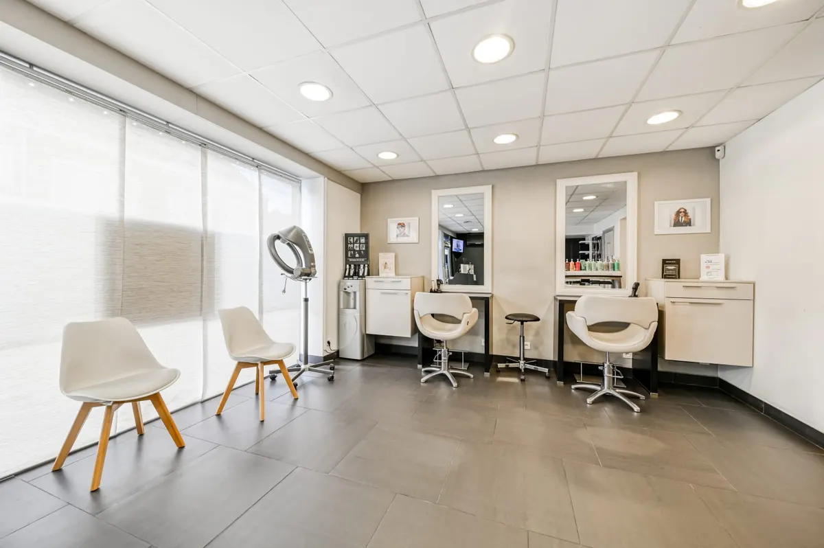 Salle d'attente du salon Jérôme Levas à Téteghem